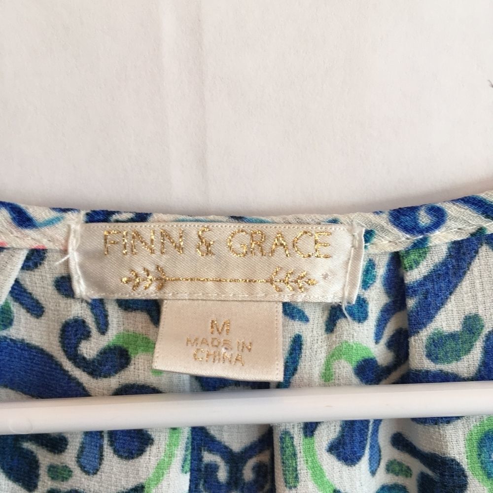 FINN & GRACE SLEEVELESS TOP - Picture 2 of 6